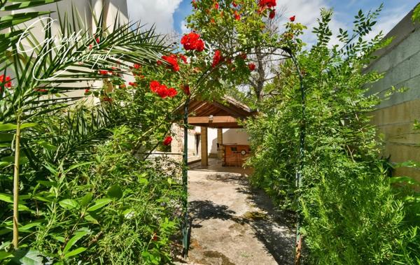Dpt Hérault (34), à vendre à CANET, maison familiale T6 130m² avec studio indépendant, piscine, pool house sur terrain de 880m²