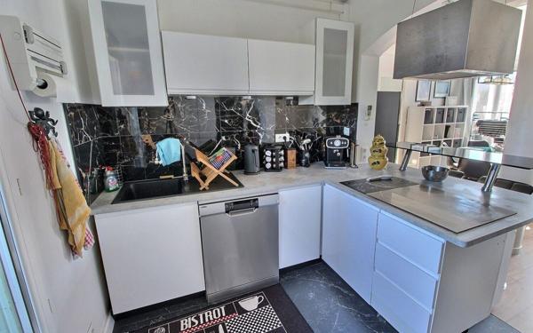 Appartement à vendre    3 pièces • 65,88 m2 Marseille 11