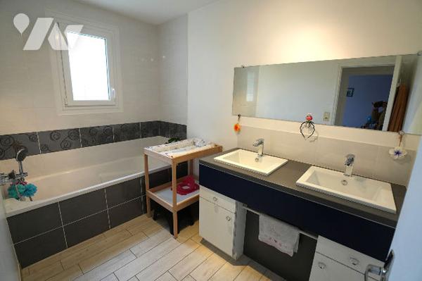 Maison trois chambres au calme avec grand terrain