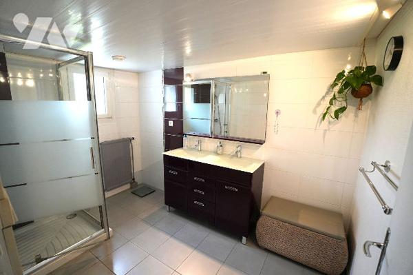 Maison trois chambres au calme avec grand terrain