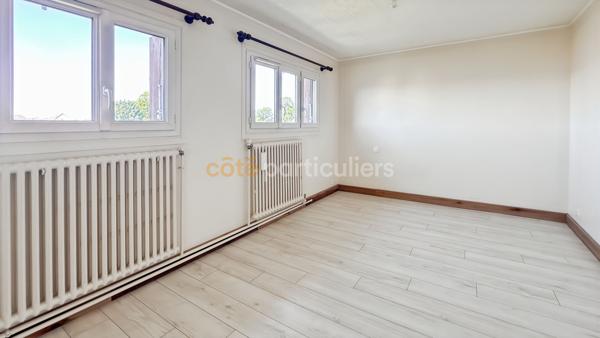 Vente
                Maison185 m² - 8 Pièces -
                    BRIE COMTE ROBERT (77170)