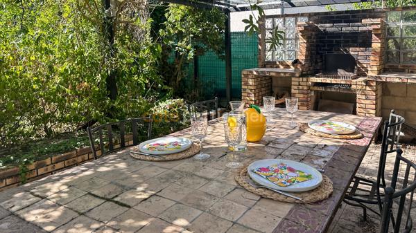 Vente
                Maison185 m² - 8 Pièces -
                    BRIE COMTE ROBERT (77170)