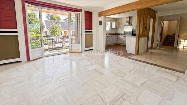 Vente
                Maison185 m² - 8 Pièces -
                    BRIE COMTE ROBERT (77170)