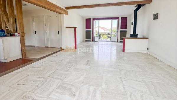 Vente
                Maison185 m² - 8 Pièces -
                    BRIE COMTE ROBERT (77170)