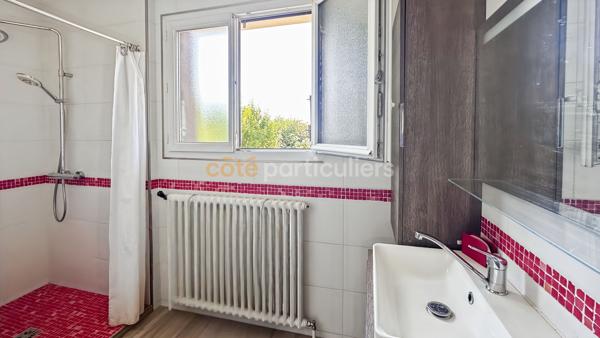 Vente
                Maison185 m² - 8 Pièces -
                    BRIE COMTE ROBERT (77170)