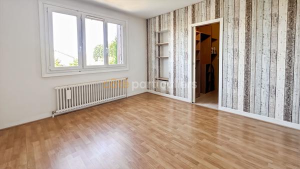 Vente
                Maison185 m² - 8 Pièces -
                    BRIE COMTE ROBERT (77170)