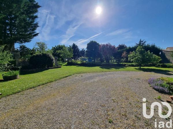 Maison rustique 4 pièces de 142 m² à Maillé (86190)