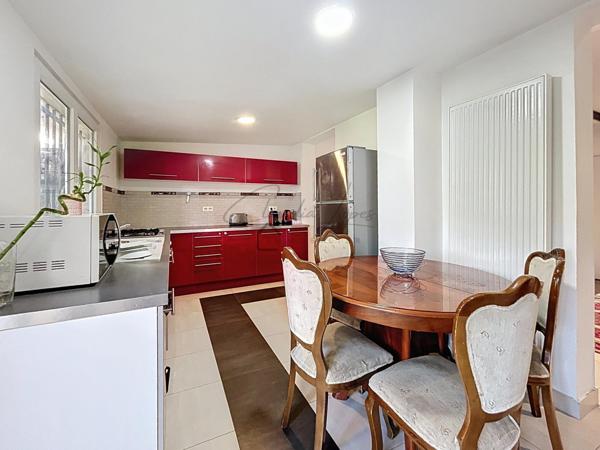 MAISON DE 8 PIECES 5 CHAMBRES ET UN APPARTEMENT F3 INDEPENDANT ET GARAGE