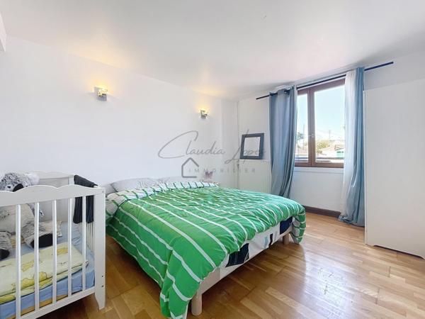 MAISON DE 8 PIECES 5 CHAMBRES ET UN APPARTEMENT F3 INDEPENDANT ET GARAGE