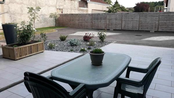 APPARTEMENT de 99 m² avec terrasse et garage.