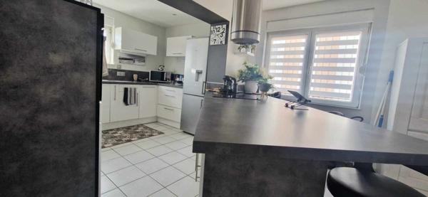 APPARTEMENT de 99 m² avec terrasse et garage.