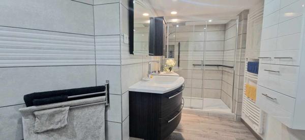 APPARTEMENT de 99 m² avec terrasse et garage.