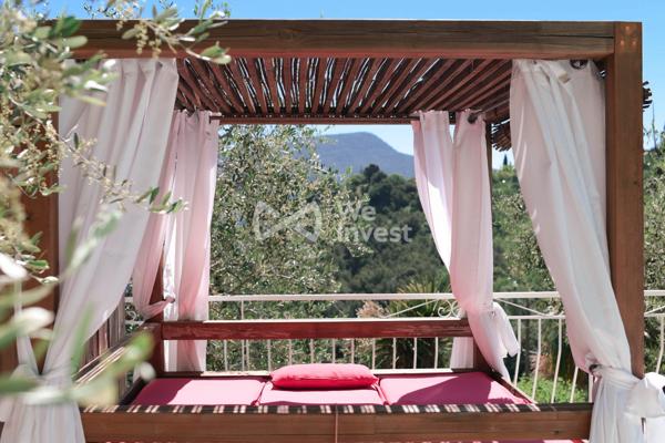 Villa d'exception avec vue panoramique, piscine et jardin de 3 000 m²