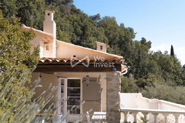 Villa d'exception avec vue panoramique, piscine et jardin de 3 000 m²