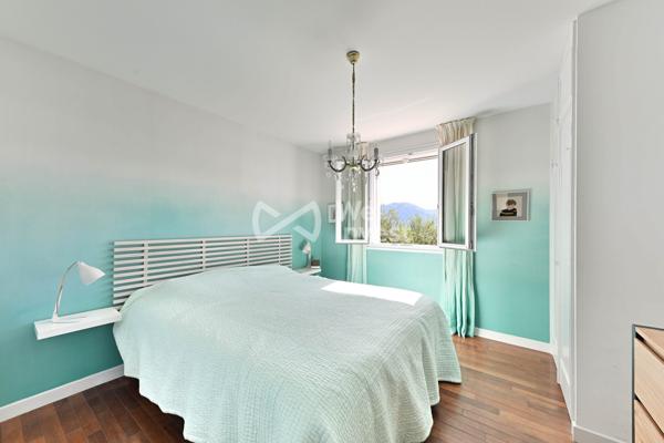 Villa d'exception avec vue panoramique, piscine et jardin de 3 000 m²