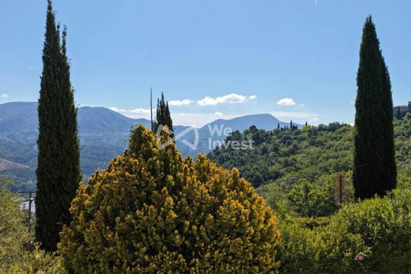 Villa d'exception avec vue panoramique, piscine et jardin de 3 000 m²
