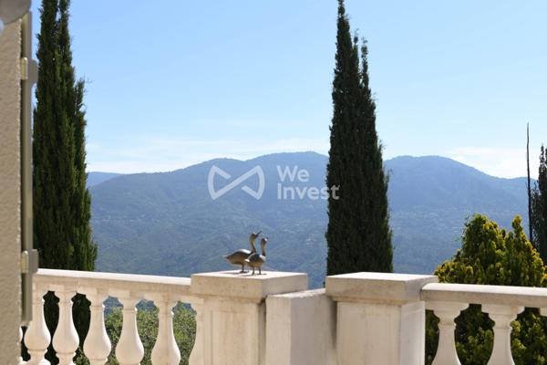 Villa d'exception avec vue panoramique, piscine et jardin de 3 000 m²