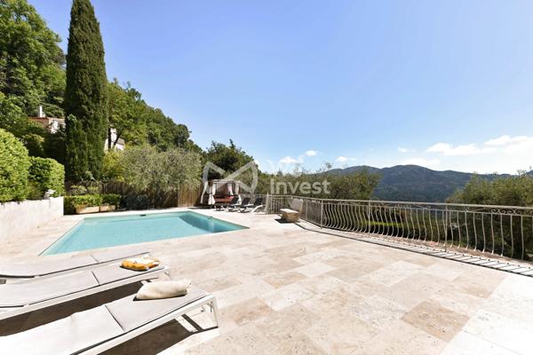 Villa d'exception avec vue panoramique, piscine et jardin de 3 000 m²