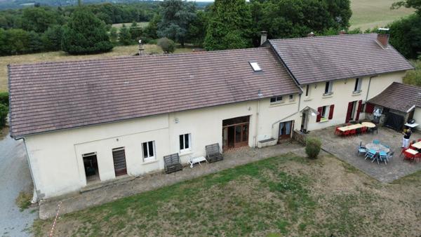 COUP DE COEUR DE CETTE FERME AUBERGE IMPLANTEE SUR 21 HECTARES, SECTEUR AMBAZAC 87
