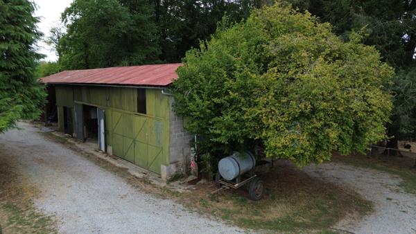 COUP DE COEUR DE CETTE FERME AUBERGE IMPLANTEE SUR 21 HECTARES, SECTEUR AMBAZAC 87