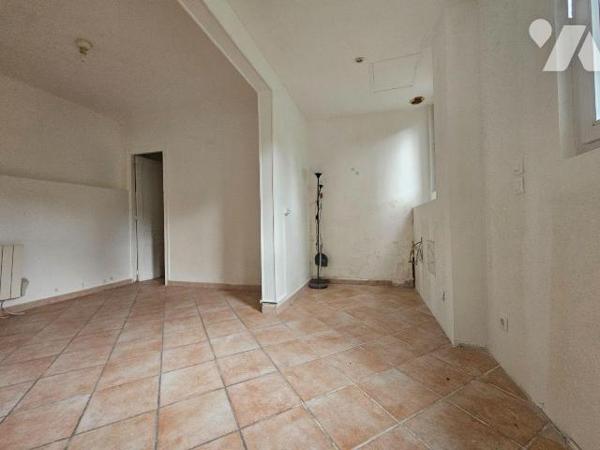 A VENDRE - APPARTEMENT - BONSECOURS

A l'entresol, un appartement de 30m² avec accès par l'en...