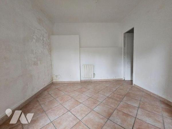 A VENDRE - APPARTEMENT - BONSECOURS

A l'entresol, un appartement de 30m² avec accès par l'en...