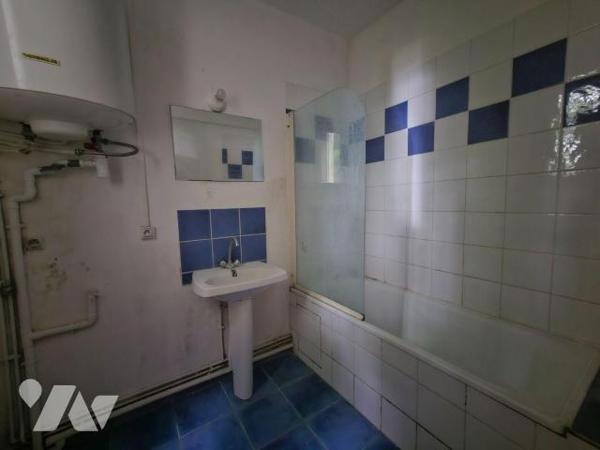A VENDRE - APPARTEMENT - BONSECOURS

A l'entresol, un appartement de 30m² avec accès par l'en...