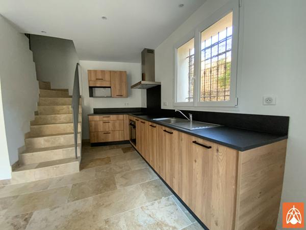 T3 en DUPLEX CENTRE VILLE EYGUIERES Eyguieres T3 en DUPLEX CENTRE VILLE EYGUIERES Eyguieres