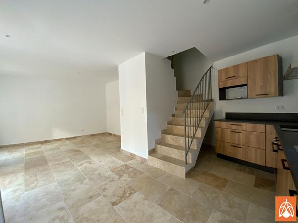 T3 en DUPLEX CENTRE VILLE EYGUIERES Eyguieres T3 en DUPLEX CENTRE VILLE EYGUIERES Eyguieres