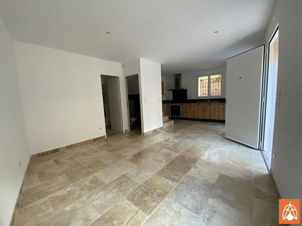 T3 en DUPLEX CENTRE VILLE EYGUIERES Eyguieres T3 en DUPLEX CENTRE VILLE EYGUIERES Eyguieres