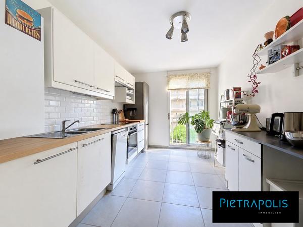 APPARTEMENT DE PLUS DE 71 M2 (2 CHAMBRES), DOUBLE GARAGE ET CAVE