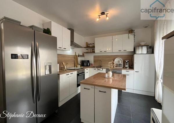 🏡 À VENDRE – Pavillon récent  – 105 m² – 3 chambres – Semi plain-pied – DPE B – Jardin – Cour