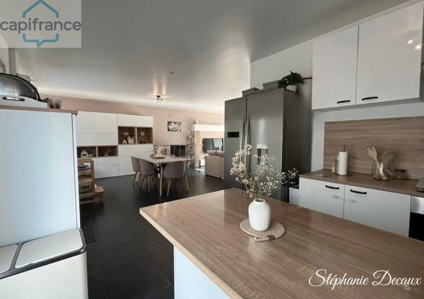 🏡 À VENDRE – Pavillon récent  – 105 m² – 3 chambres – Semi plain-pied – DPE B – Jardin – Cour