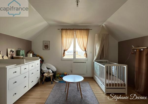 🏡 À VENDRE – Pavillon récent  – 105 m² – 3 chambres – Semi plain-pied – DPE B – Jardin – Cour