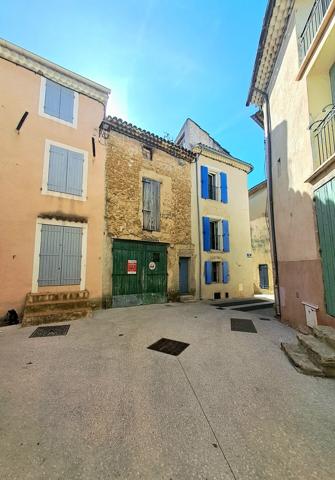 La Tour D'Aigues, petit immeuble avec garage
