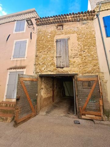 La Tour D'Aigues, petit immeuble avec garage