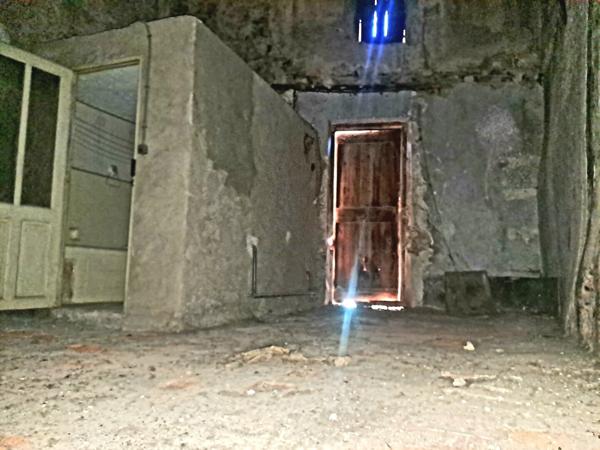 La Tour D'Aigues, petit immeuble avec garage