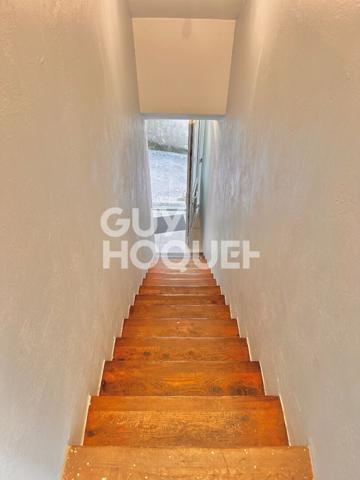 CENTRE VILLE - Appartement T3 dernier étage dans maison, garage, jardin