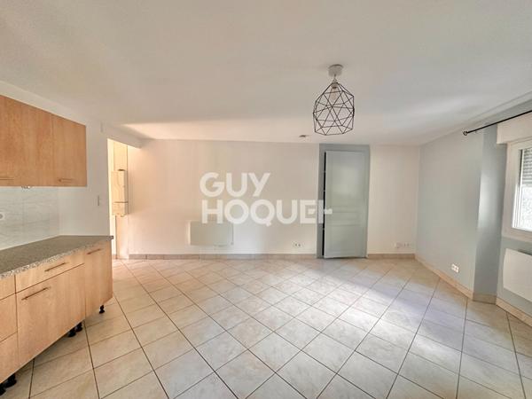 CENTRE VILLE - Appartement T3 dernier étage dans maison, garage, jardin