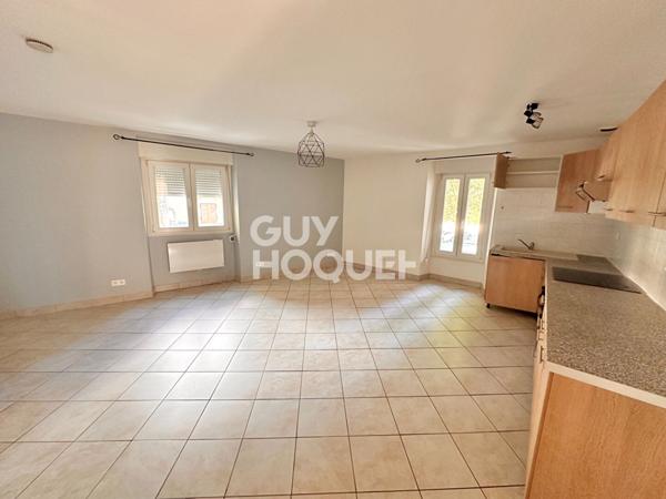 CENTRE VILLE - Appartement T3 dernier étage dans maison, garage, jardin