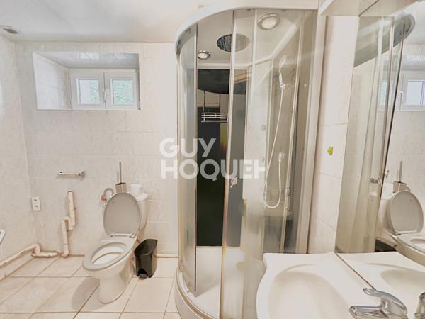 CENTRE VILLE - Appartement T3 dernier étage dans maison, garage, jardin