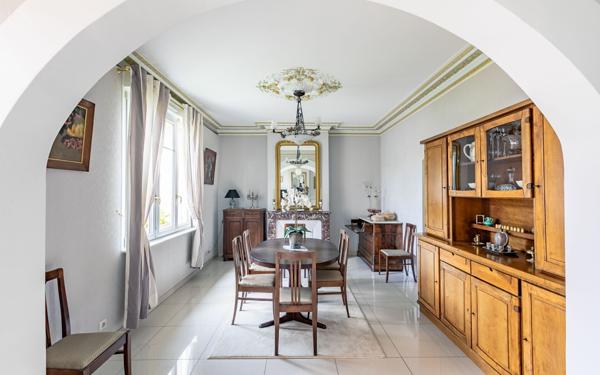 Maison à vendre    7 pièces •  Condren