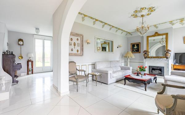 Maison à vendre    7 pièces •  Condren