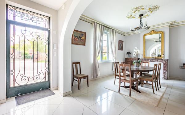 Maison à vendre    7 pièces •  Condren