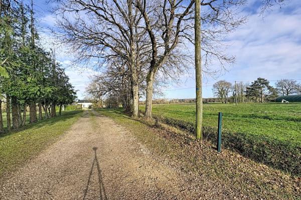 Charmante Maison Ancienne à Vendre à St Philbert du Peuple !