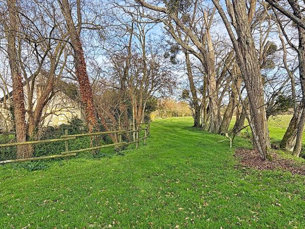 Charmante Maison Ancienne à Vendre à St Philbert du Peuple !