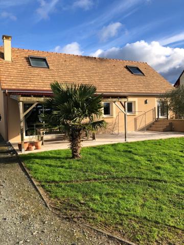 Maison récente Ecommoy 4 chambres 3 sdb piscine 136m2