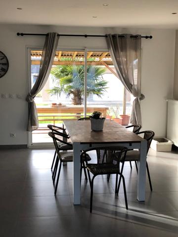 Maison récente Ecommoy 4 chambres 3 sdb piscine 136m2