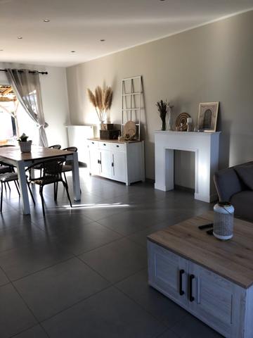 Maison récente Ecommoy 4 chambres 3 sdb piscine 136m2