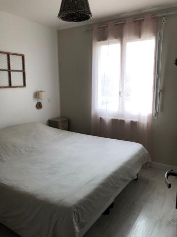 Maison récente Ecommoy 4 chambres 3 sdb piscine 136m2